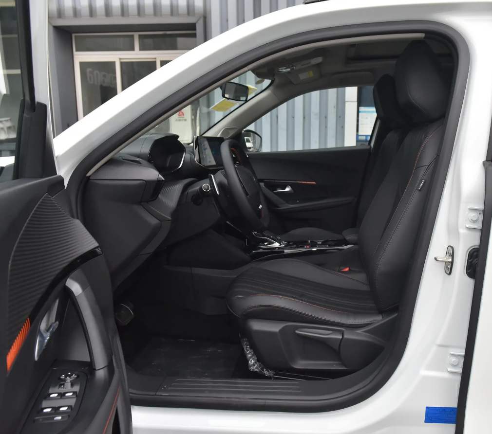 230THP The One Small SUV 5 Door 5 Seat Used Gasoline Fuel Length x Width x Height mm 4312x1785x1545 Dongfeng Peugeot 2023