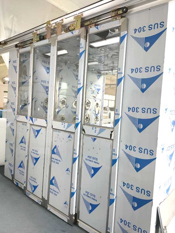 Passing Materials And Goods Cargo Air Shower Tunnel With 4 Leaf Auto Sliding Doors