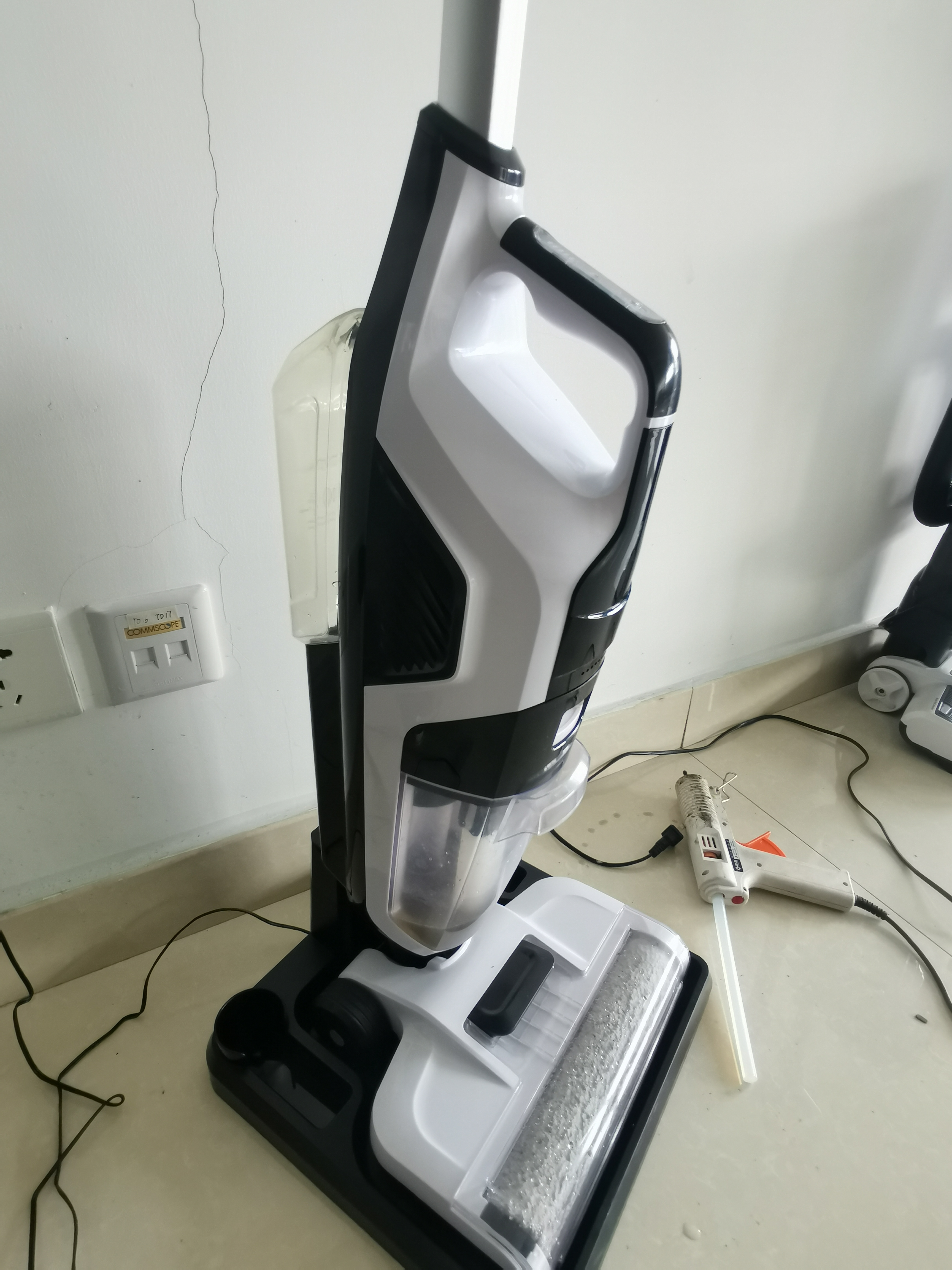 Fast Charging 200W Cordless Vacuum Cleaner for Hard Floors Wet Dry One-Step Cleaning