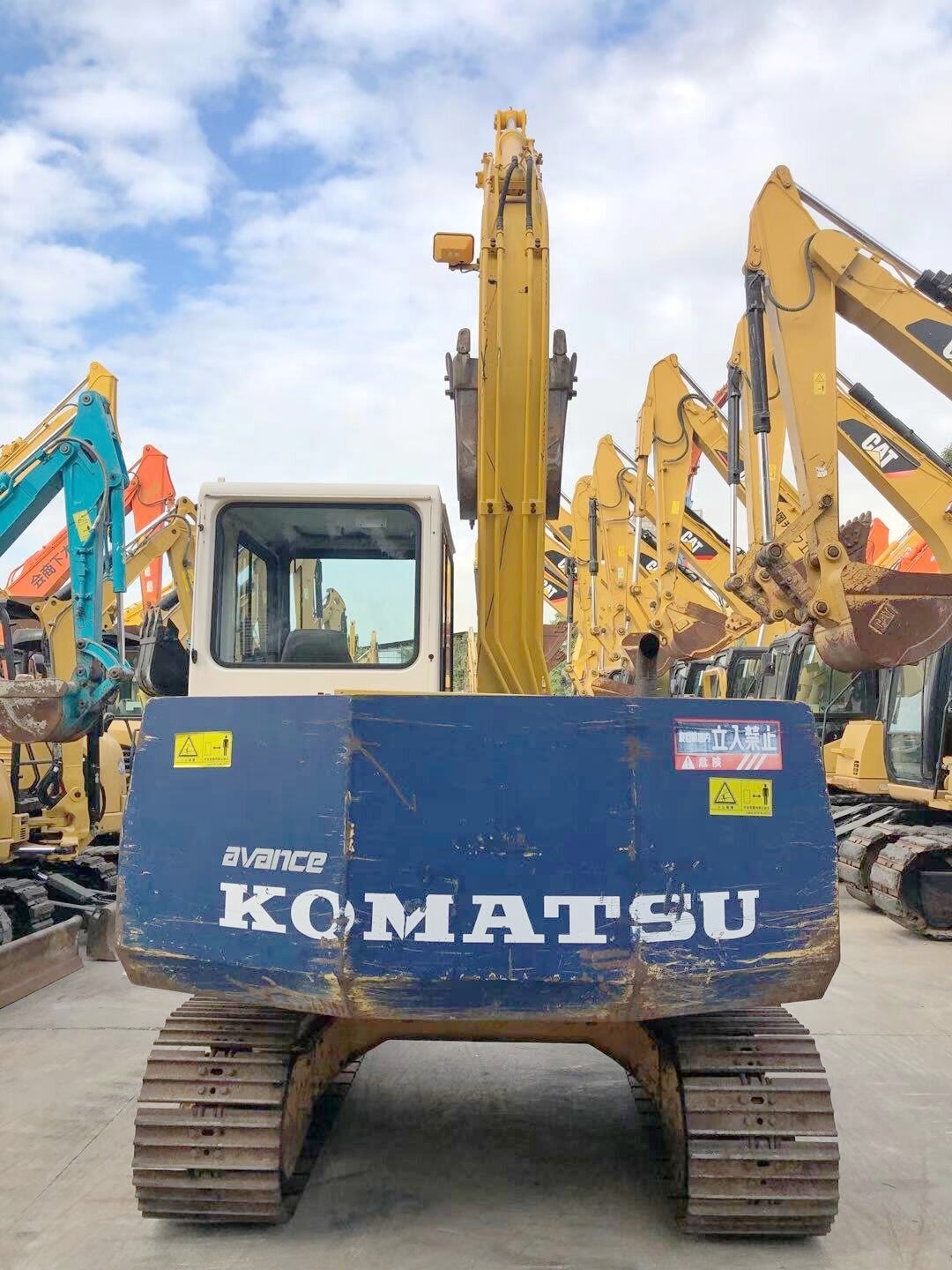 Komatsu PC60 Excavator With 0.37m3 Bucket Capacity And Cummins Engine