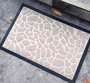 Quality Polypropylene embossed anti slip rubber door mat Embossed floor mat wholesale