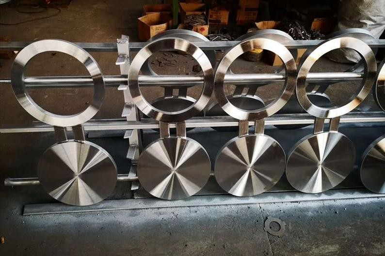 150LB Spectacle Blind Flange Nickel Alloy Steel ANSI ASTM B564 UNS N08825 RF 6" 0.5'' To 72"