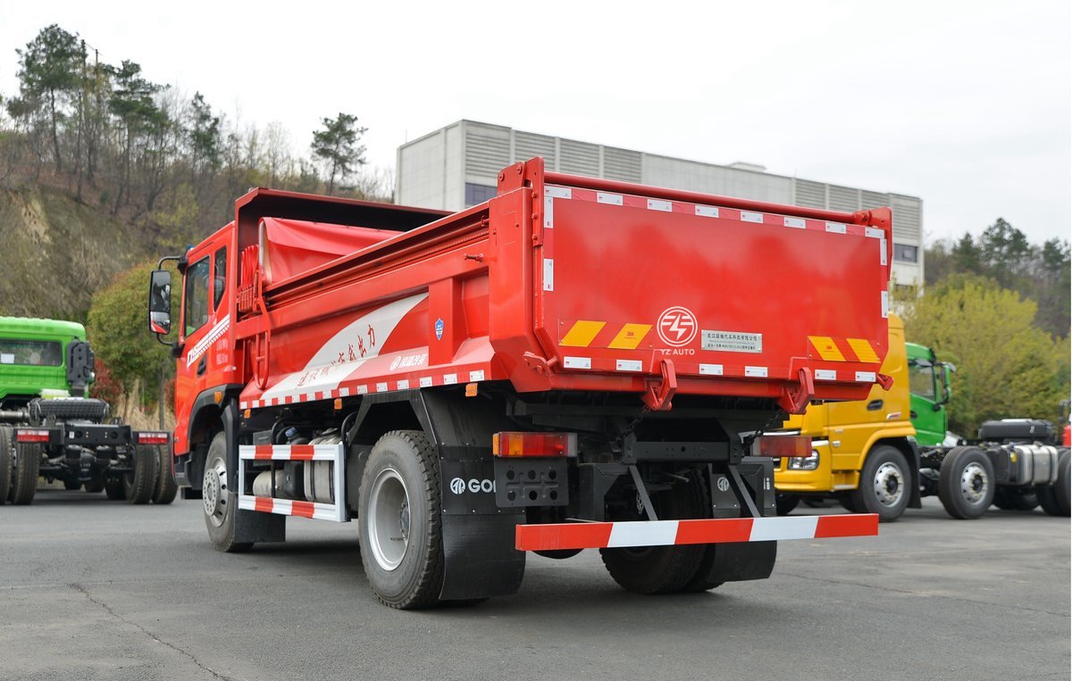 Euro 6 Emission Standard 20T Heavy Dump Truck With 8x4 Drive Wheel And Engine Capacity