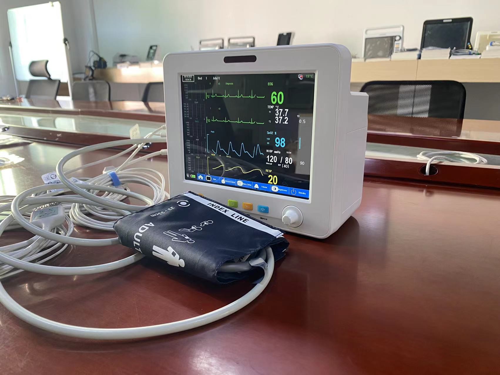 8.4 Inch TFT LCD Multi Parameter Patient Monitor High Accuracy For Adult Pediatric Neonate
