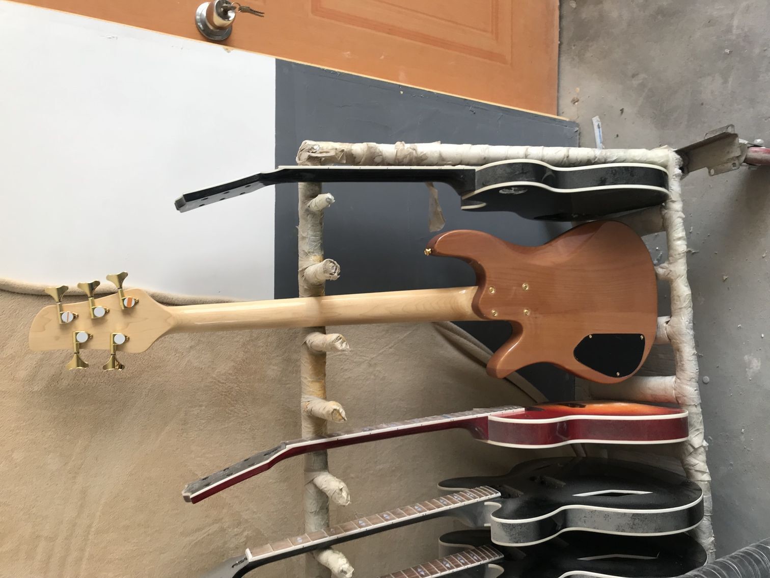 5 string active bass Butterfly yingyang bass guitar Butteryfly Deluxe Electric bass guitar yin and yang bass