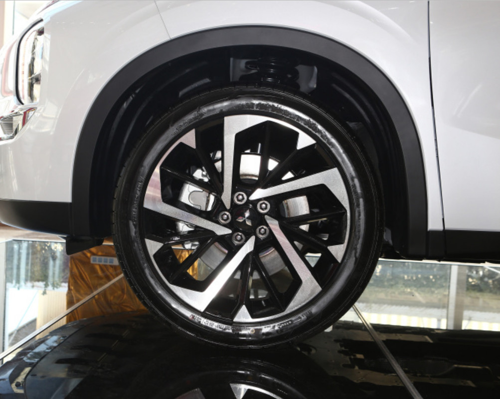 Outlander 2023 Model 1.5t Cvt Two-Wheel Drive Zunyao Version 7 Seats Compact Car