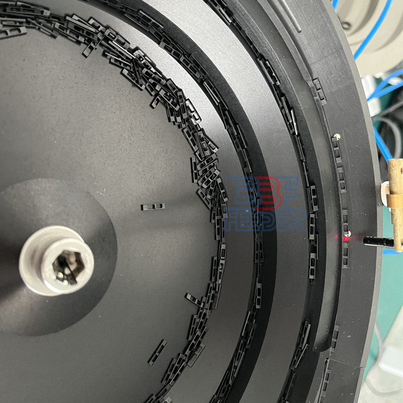 OEM Bowl Feeder Escapement Plastic Electronic Parts Vibratory Bowl Machine