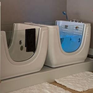 Quality Baby Spa Center Use Freestanding Small Size Acrylic Swimming Massage Bubble Baby Spa Whirlpool Bathtub With LED Lights wholesale