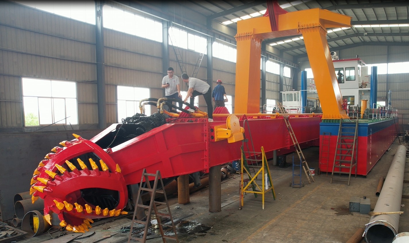 14.5m Diesel Mining Suction Dredging Equipment 2200 M3/h With Centrifugal Slurry Dredging Pump
