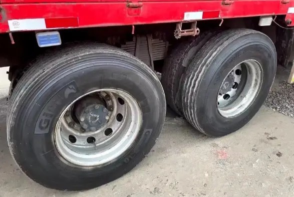 Used Cargo Trucks 17.8t Rated Load High Roof 420hp 8×4 Drive Mode 12 Tires FAST Gearbox Dongfeng Lorry Truck