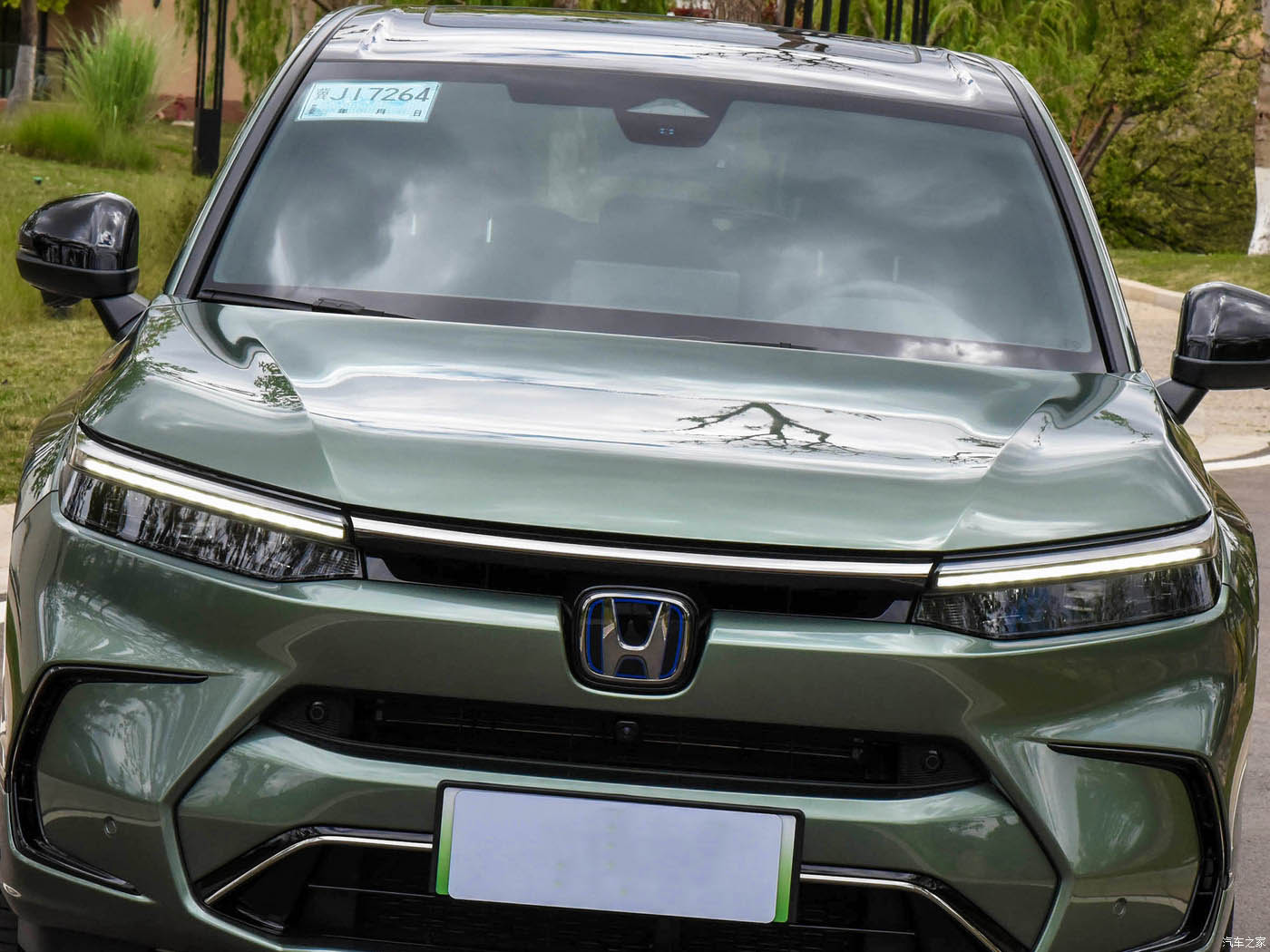 Energy Vehicle 2024 BYD Blue Pink BREEZE Electric Car 5-Door 5-Seat SUV with ePHEV Hybrid and Lithium Iron Phosphate Battery