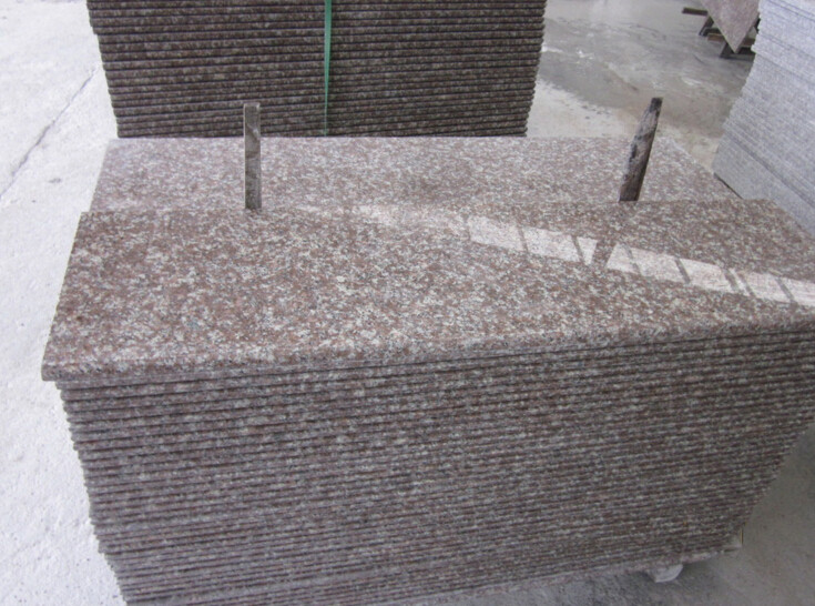 Popular G687 Granite Stone Slabs , Peach Pink Granite Patio Slabs Custom Size