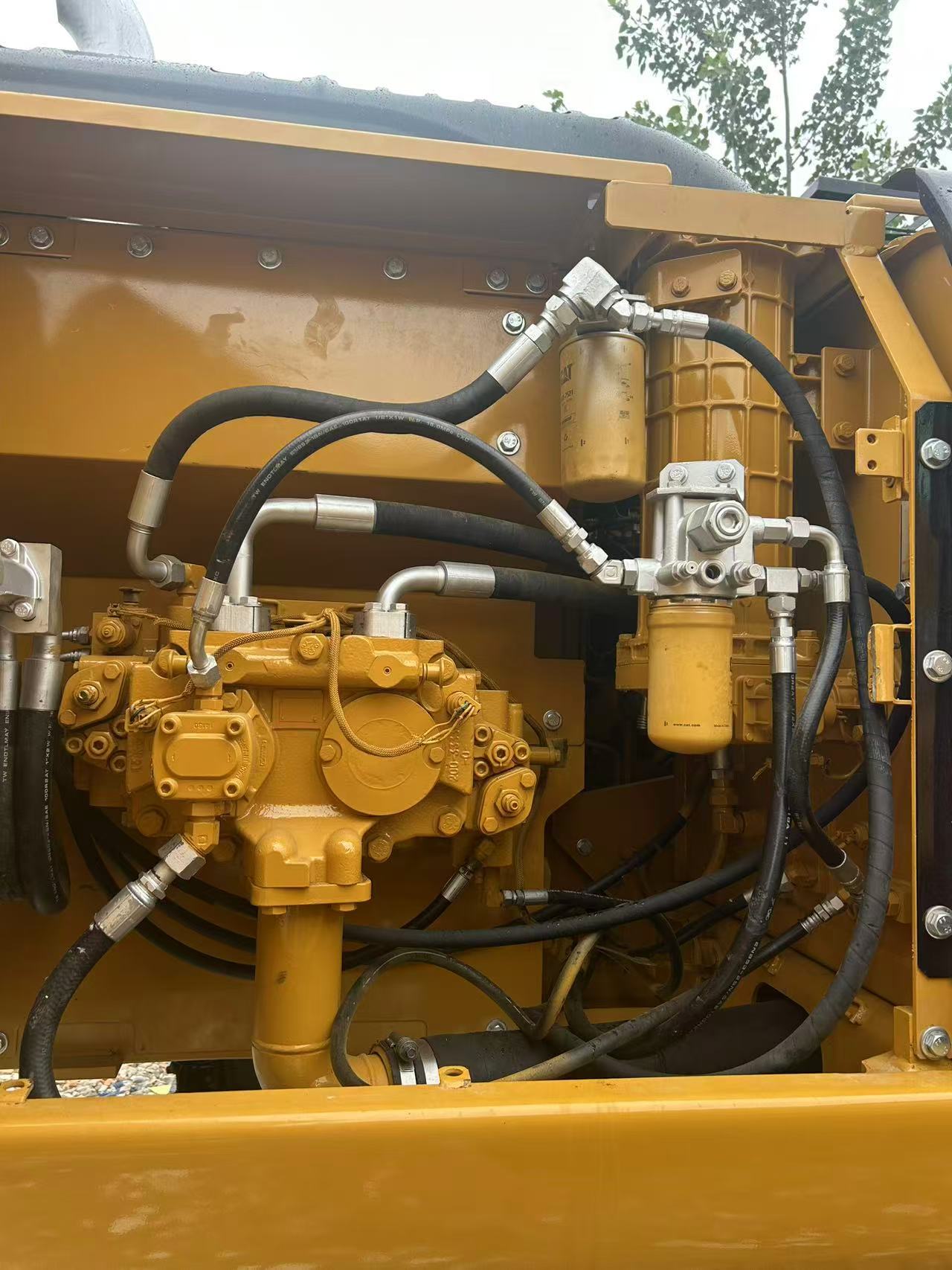 Second Hand CAT320D2L Excavator 104kW Engine Power China Supplier