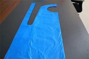 Quality Disposable Eco Friendly PE Apron Flat Packed , Disposable Craft Aprons Lightweight wholesale
