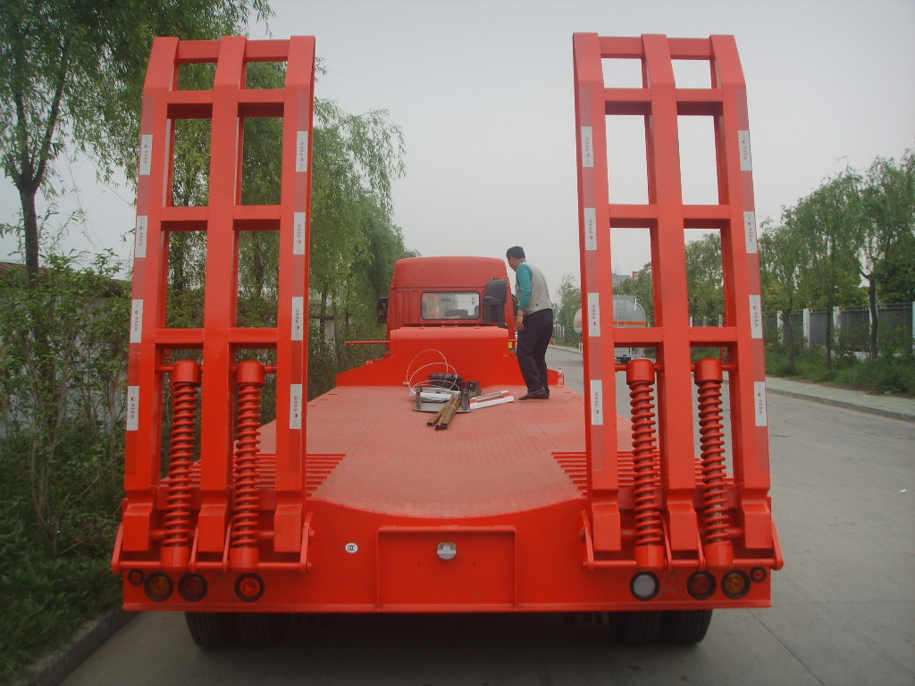 Six Double Chamber Low Bed Semi Trailer Steel Sheet 4mm Thickness