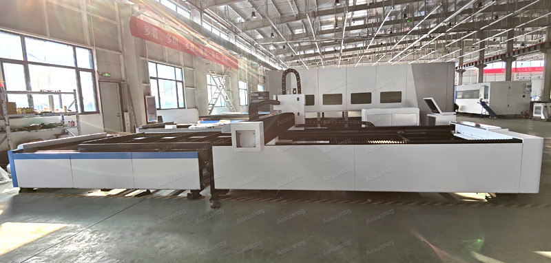 Full Automatic 6m Pipe Plate Cnc Fiber Laser Cutting Machine 3kw 1500*3000mm Exchange Table