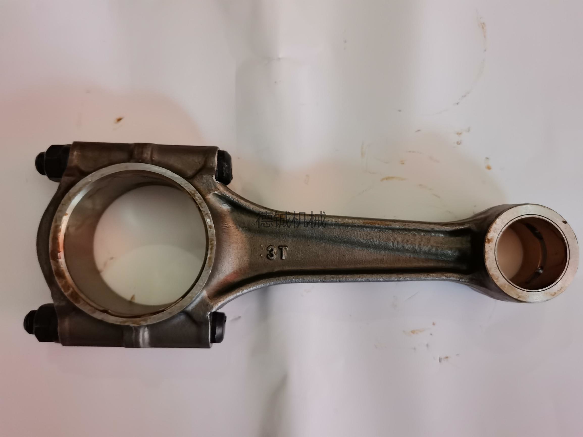 Black Engine Connecting Rod Mitsubish 4D32 Con Rod Connecting Rod With Piston