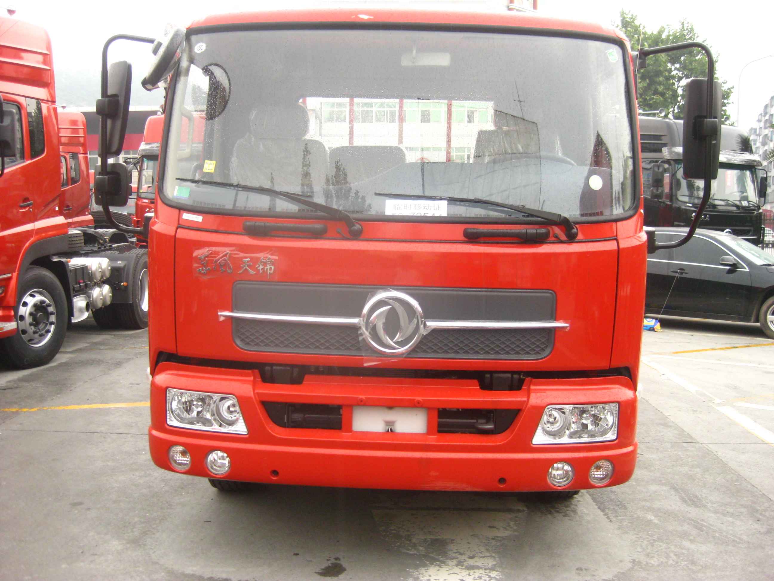 Dongfeng 4x2 8ton Medium Cargo Truck for Logistics Half a Row Seat and Manual Window