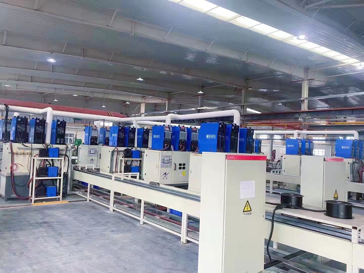 Powerful Plasma Cutting Machine Heavy Industrial CNC Plasma Cutter CUT 200