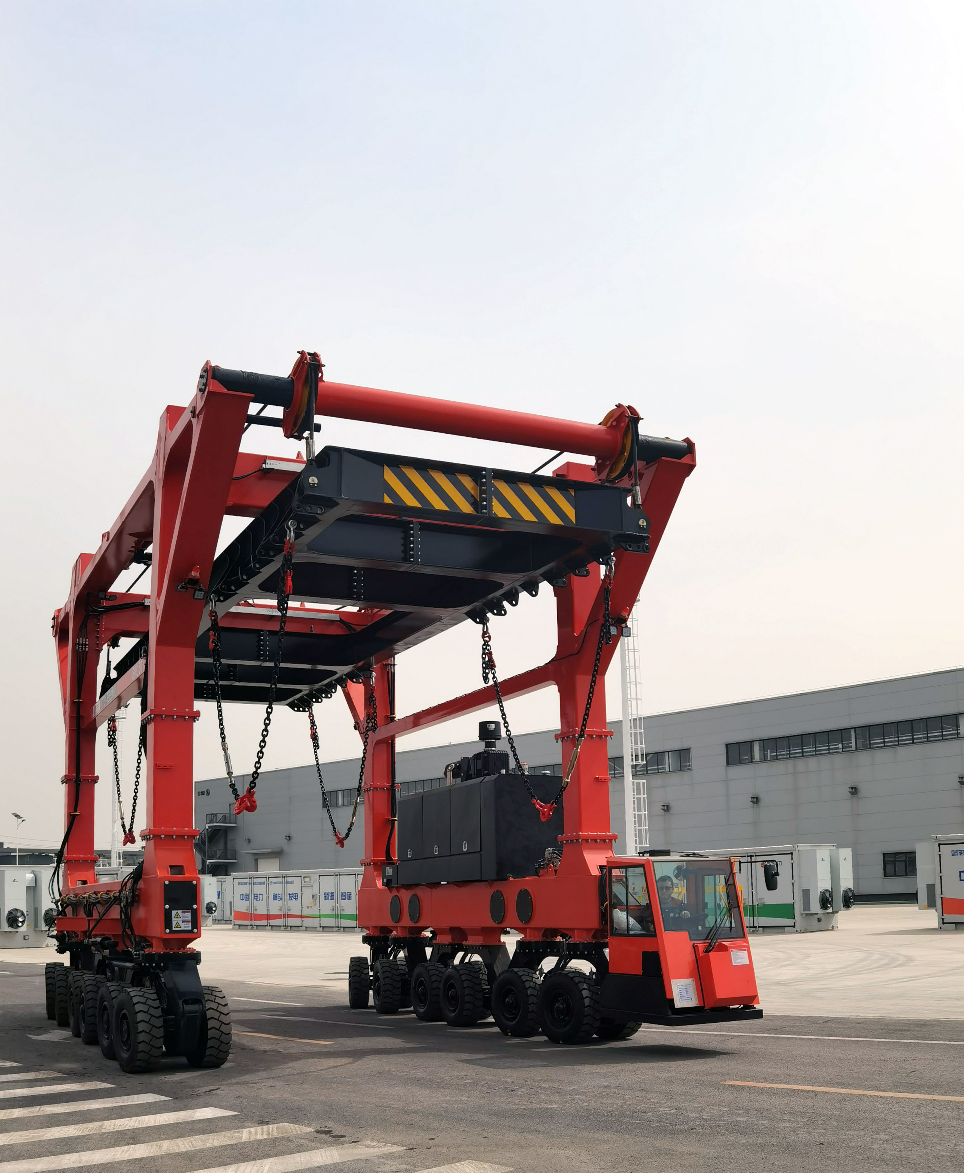60T Straddle Carrier Container Handling Car Energy Storage Tanks Carrier Material Handling