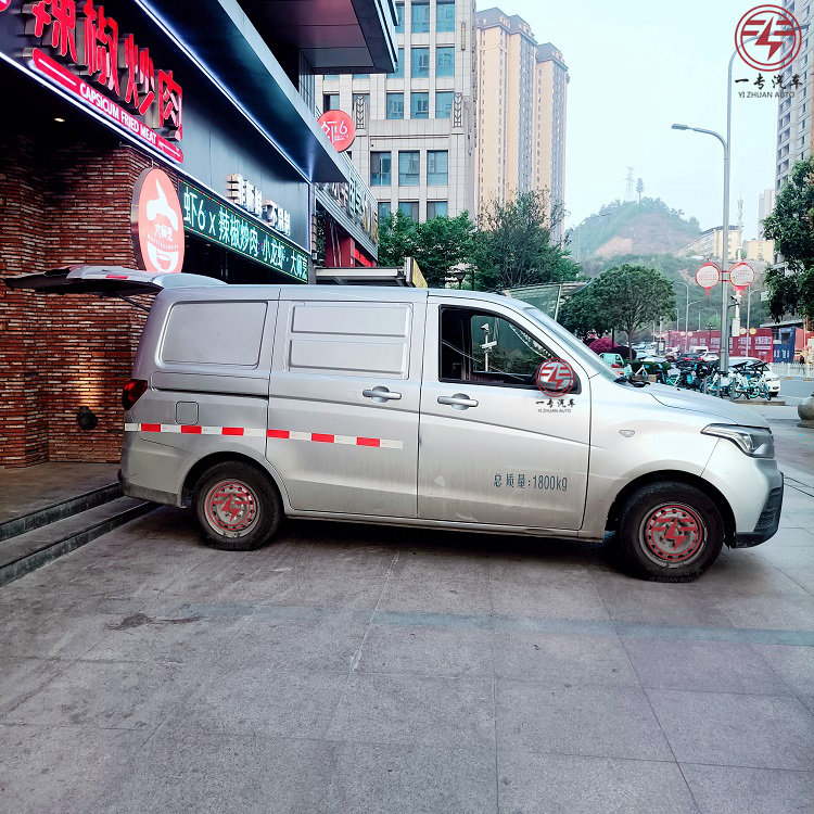 Outdoor Mini VAN with Invisible Enclosed Cargo Box 2020 High Speed Gasoline 4x2 VAN