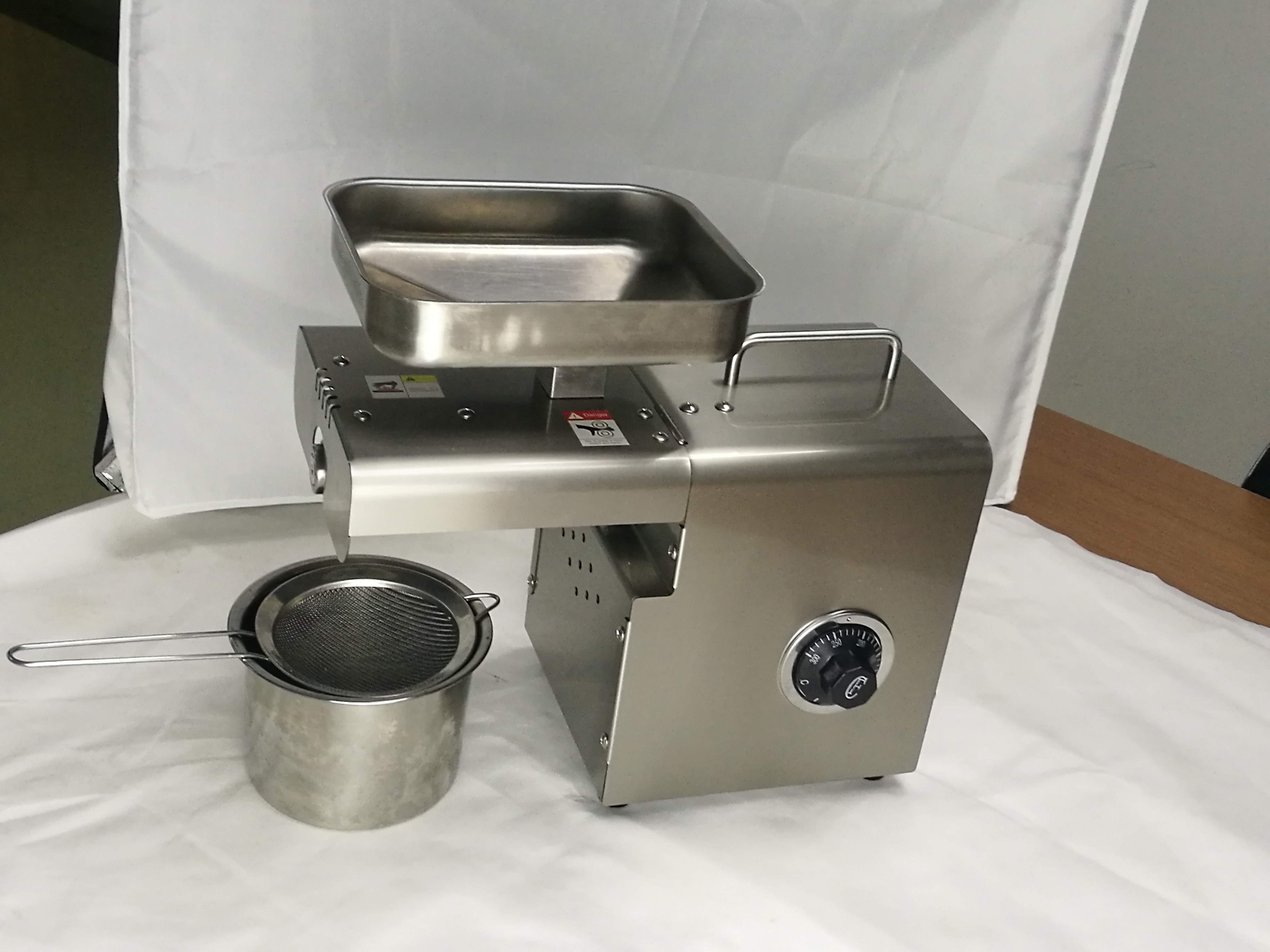 Manual Mini Home Oil Press Machine Sunflower Oil Extractor For Vegetable Seeds