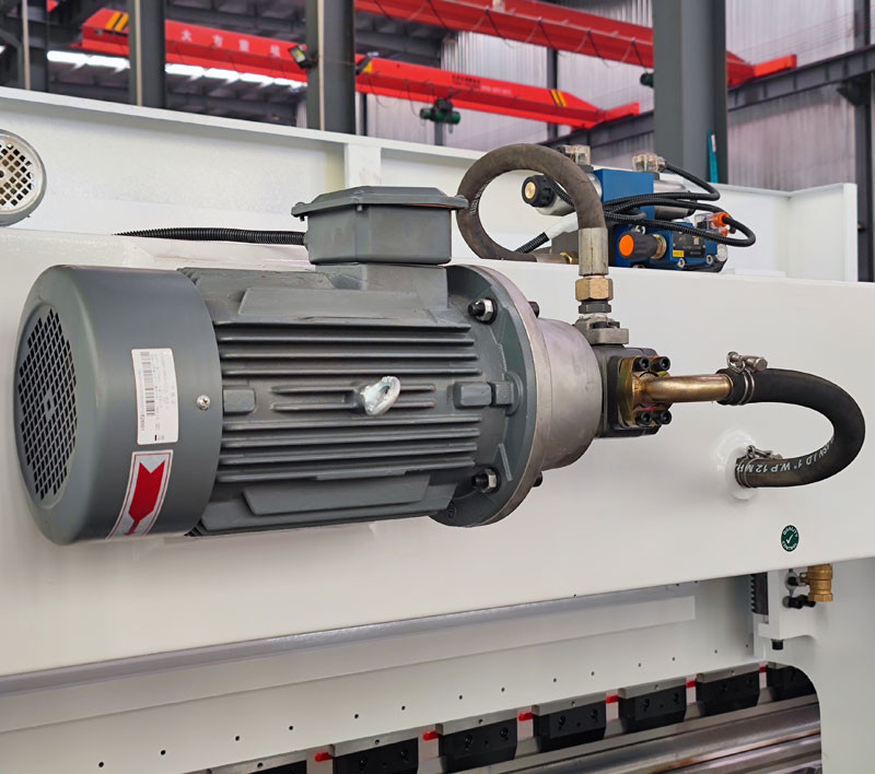 NC 40T2500MM Estun E21 Press Folding Brakes Cupboard Bender Press Brake To Latvia