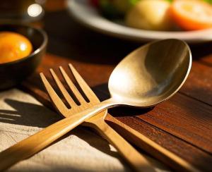 Quality High temperature resistant environmentally friendly bamboo wood water-based paint wooden bowls and chopsticks tableware bright high hard varnish wholesale