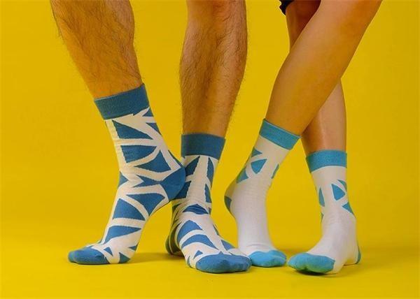 Elegant national flag design OEM dri-fit athletic cotton socks in high quality