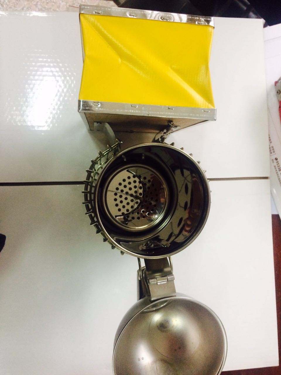 Yellow European Style Bee Hive Smoker Stainless Steel Material For Beekeepers