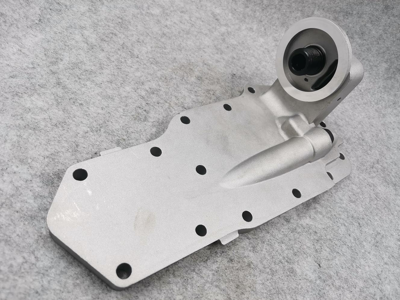 ISO9001 Certified 6BT 6BT5.9 Engine Oil Filter Head Oil Filter Seat Metal Construction Durable