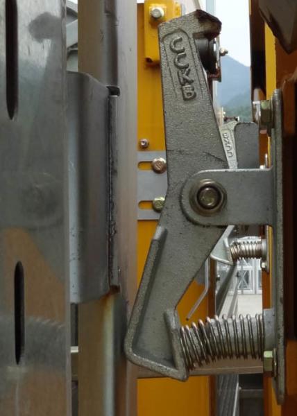 Silver Color Construction Hoist Parts Elevator Enclosure Door Mechanical
