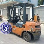 Original Toyota 2.5t Forklift Durable and In Good Condition Available Now