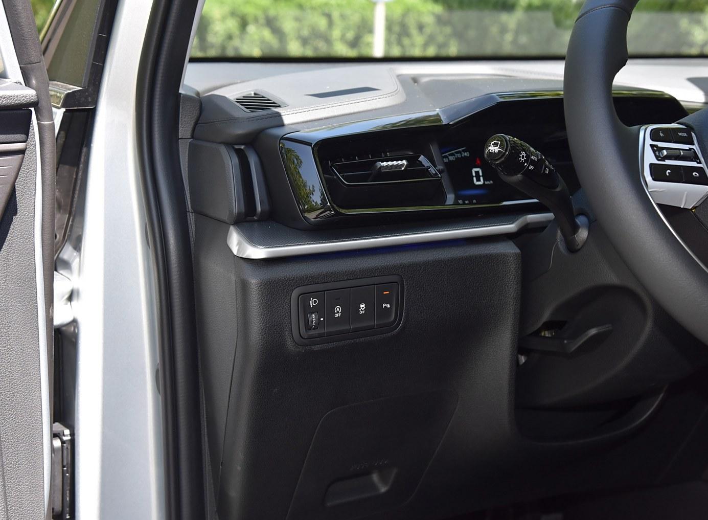 Beijing Hyundai Custo 2024 Model 270TGDi LUX Edition 5 Door 7 Seaters MPV 1.5T 170hp L4 Front Suspension Macpherson