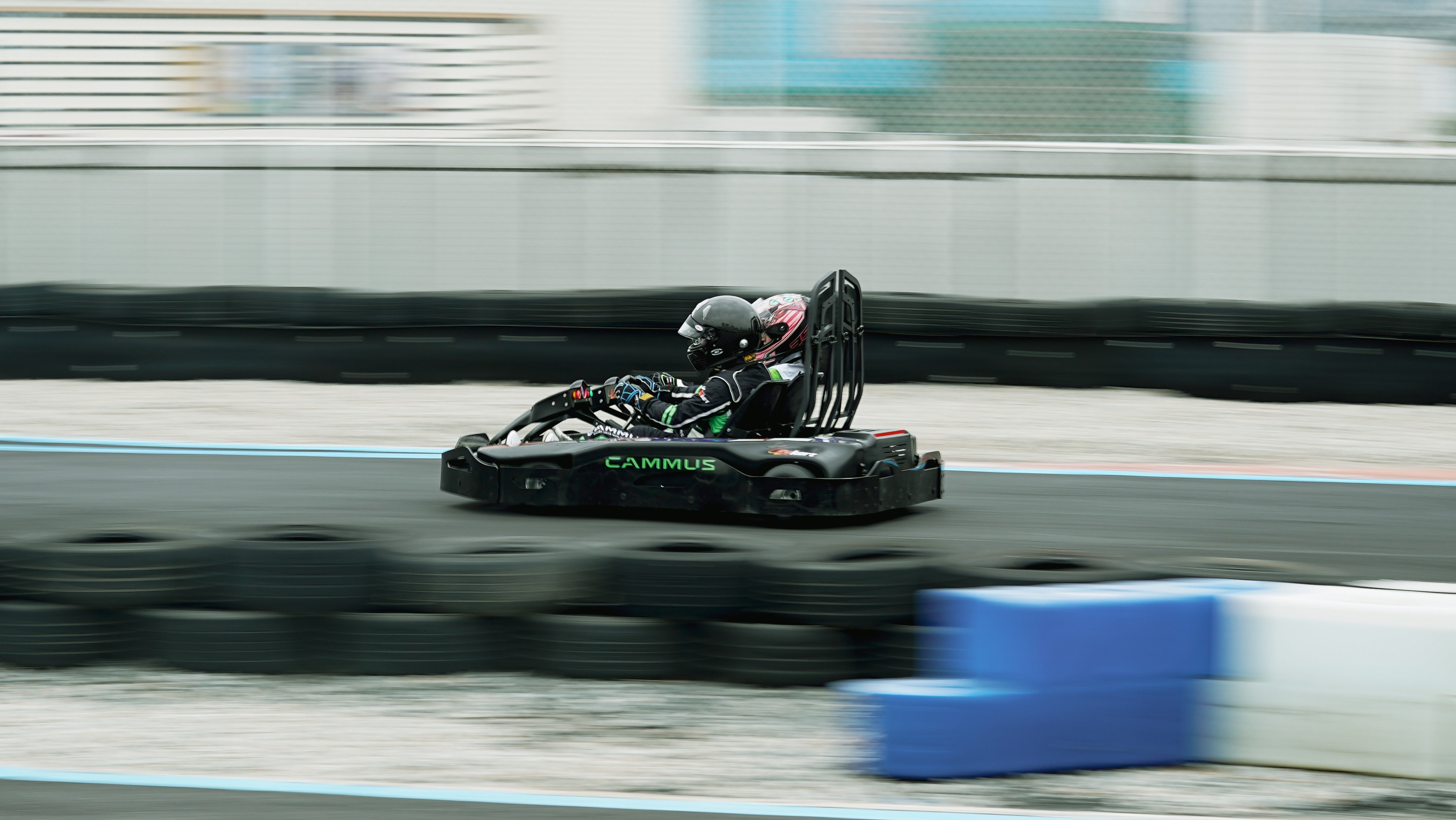 Professional 4 Wheel Electric Indoor Karting 3500RPM Remote Maintenance
