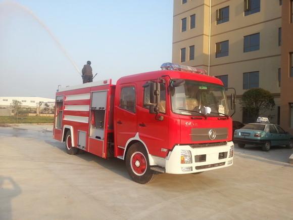 Red Special Purpose Trucks Fire Fighting Vehicle 500L - 7000L With Excellent