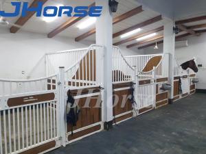 Quality 10FT Steel Real Bamboo Transportable Horse Stables Customizable wholesale