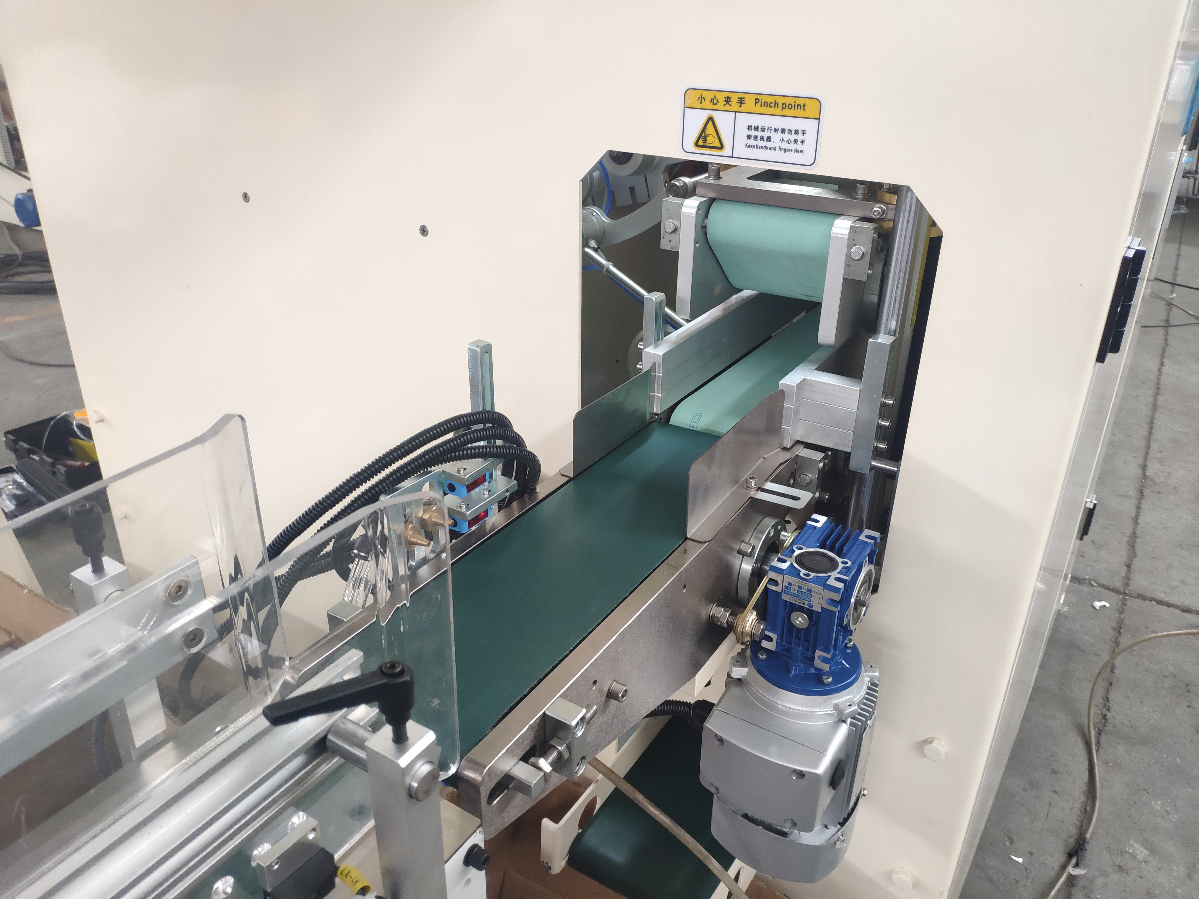 New Product Automatic Facial Tissue Cutting Machine For Sale 90cuts/Min