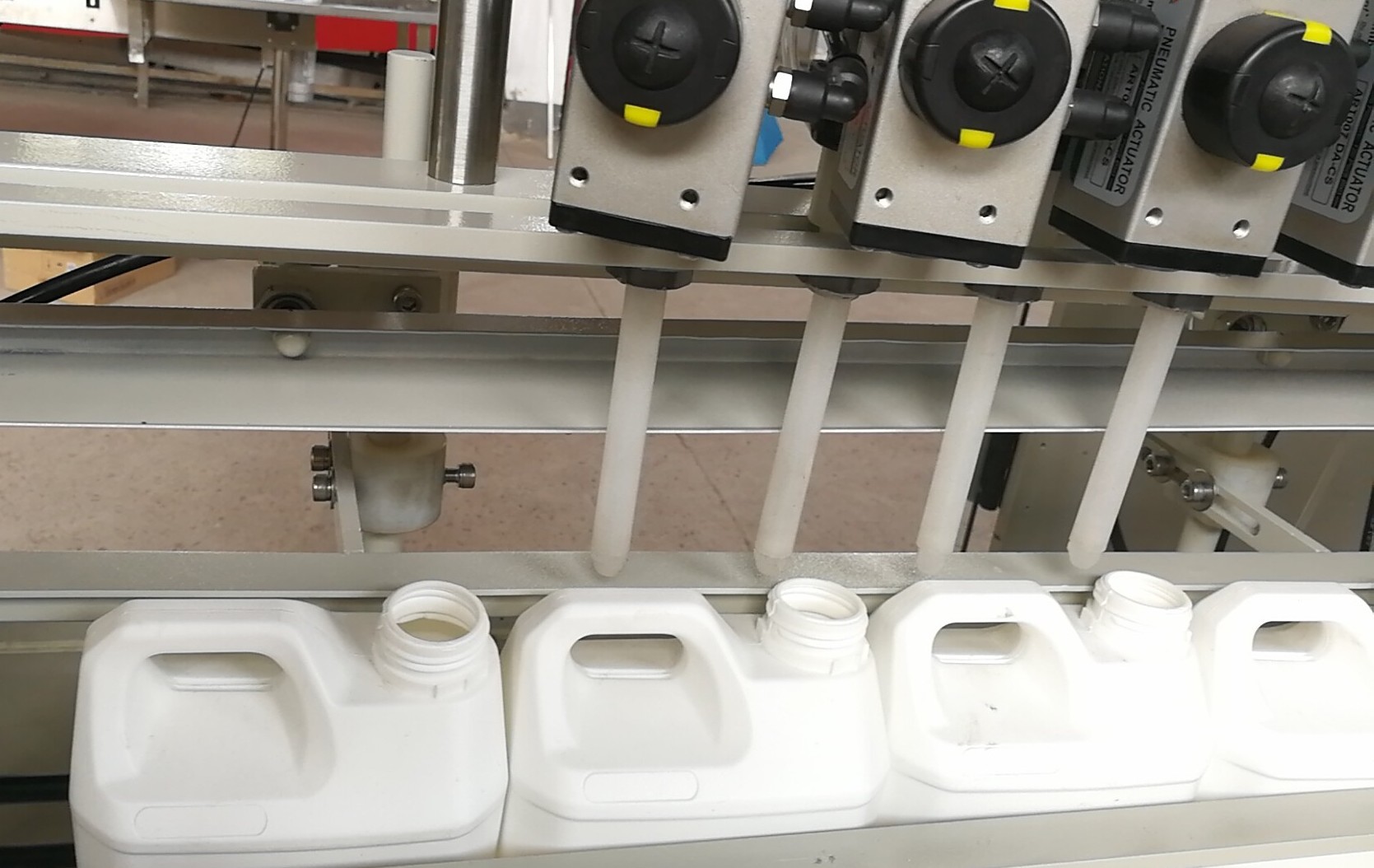 Automatic Pesticide Acid Liquid Bottling Machine Anti Corrosive Filling Capping Labeling