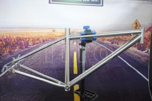 Quality titanium frame road bike wholesale