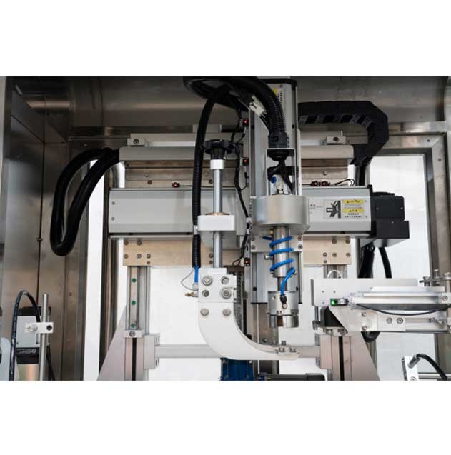 Beer Bottle Automatic Capping Machine With Cap Feeder Dual Capping Heads Tracking