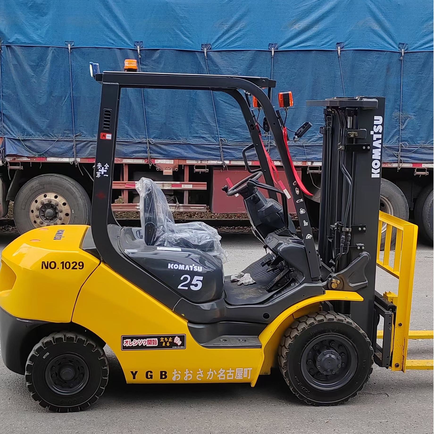 Komatsu FD25 2.5 Ton Diesel Forklift With Sise Shift And Container Mast 3 Meters
