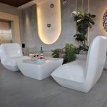 Custom Fiberglass Resin Furniture Table Chair Sets White color