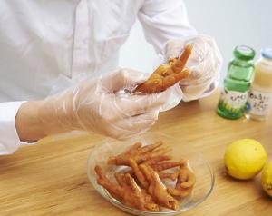 Quality Food Grade Polyethylene Disposable Gloves Resists Tearing For Cleaning wholesale