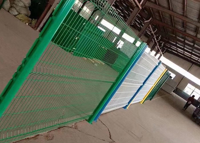 Powder Coated Curved Welded Wire Mesh Fence Perimeter Garden Fence