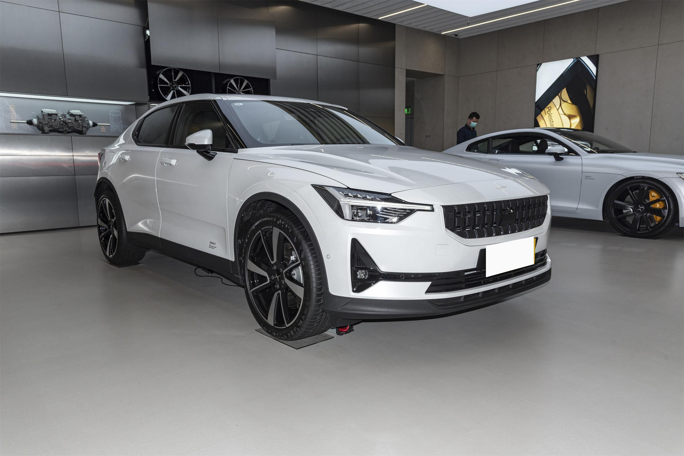 New Sports Car 450km With 300 Kw Motor Power Dual Motor AWD Polestar 2 SUV Ev Car
