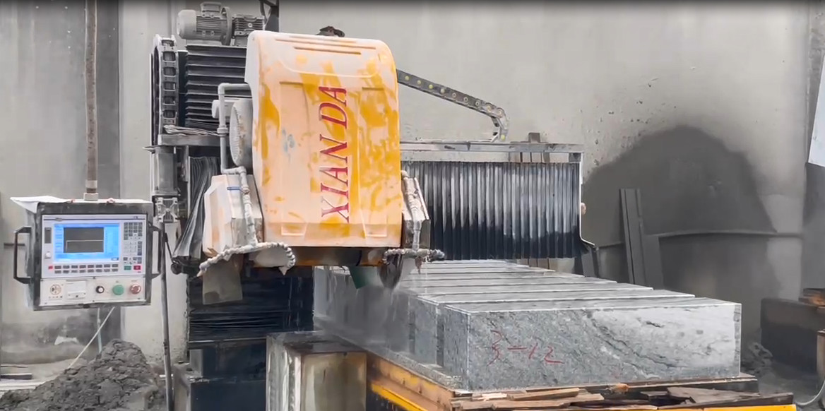 Easy Maintenance Stone Profile Cutting Machine with Blade Diameter Range 400-700mm