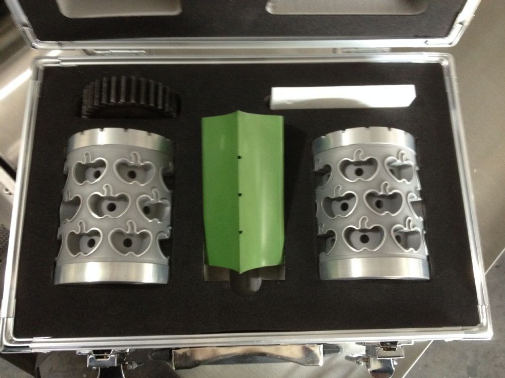 Roll Type Paintball Making Machine Soft Capsule Production Sus304 / 316l 2 Year Warranty