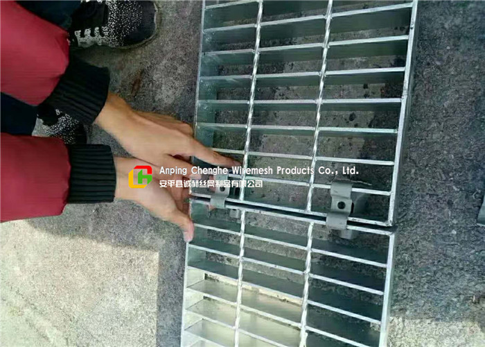 Serrated / I Bar Walkway Mesh Grating , Sidewalks Metal Walkway Decking
