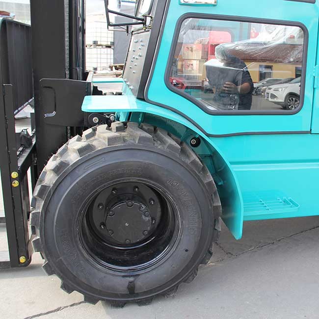 3500kgs All Terrain Fork Truck ISUZU Engine Automatic Transmission